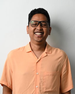 Giras Utomo